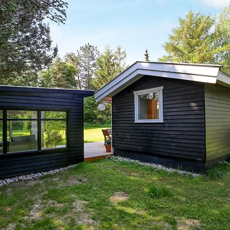 6 Person In Gilleleje-by Traum * Gilleleje